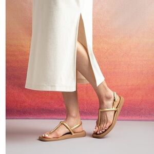 Crocs Miami Metallic Thong Flip Flop Sandals Buckle Strappy Women's 8 Gold NWT